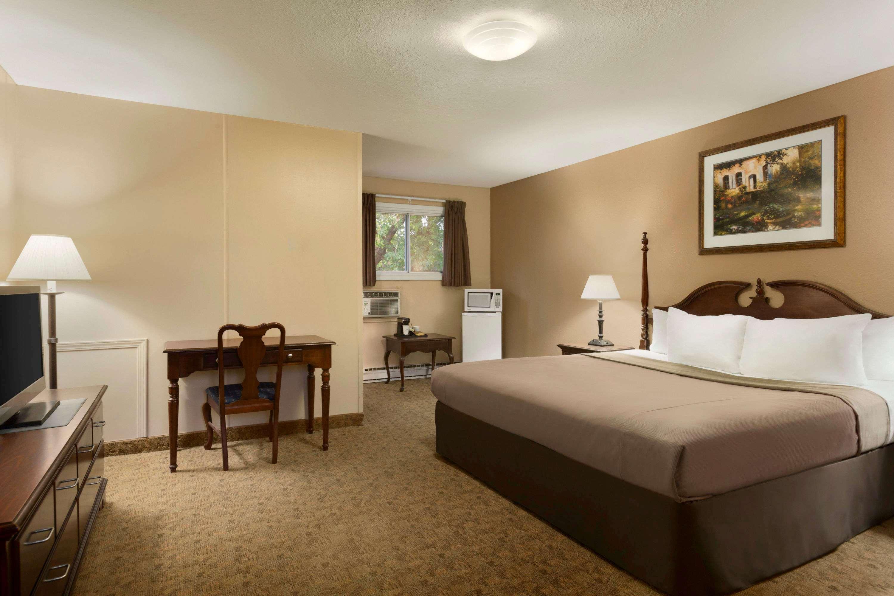 Travelodge By Wyndham Kenora Exterior photo