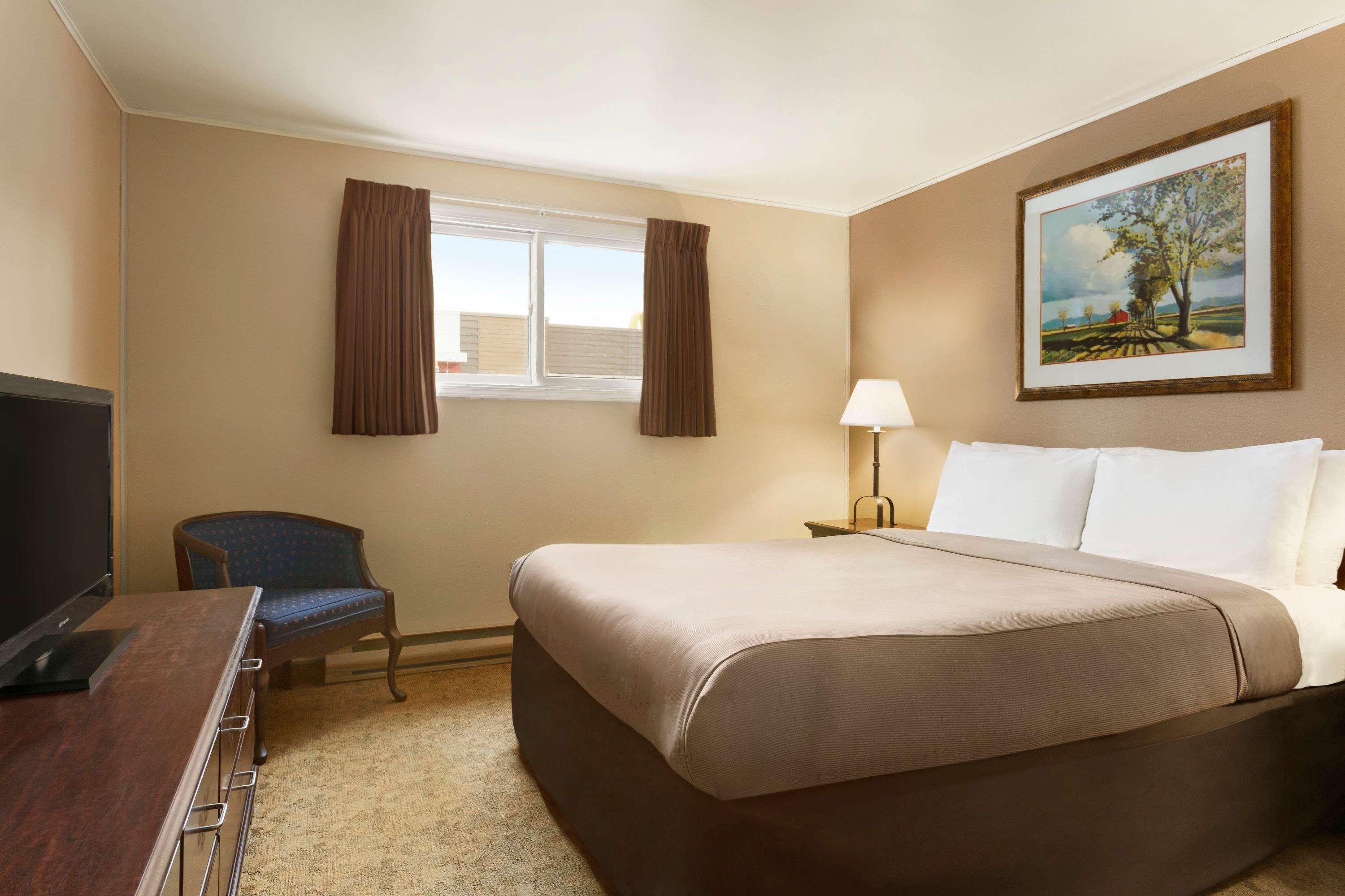 Travelodge By Wyndham Kenora Exterior photo