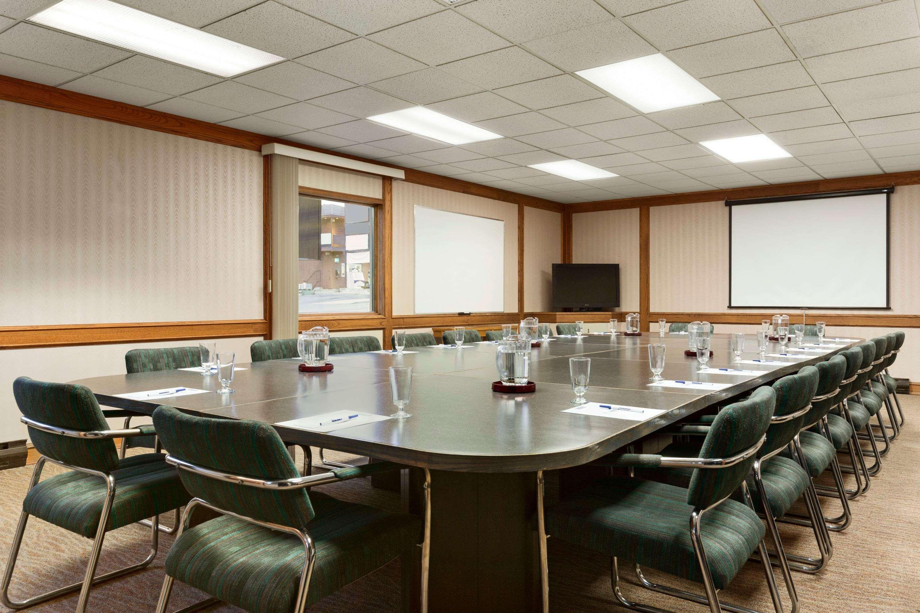 Travelodge By Wyndham Kenora Exterior photo